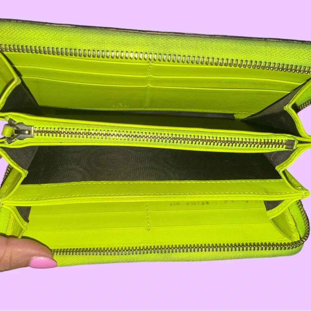 Neon Gucci wallet gg supreme heart - Picture 3 of 7